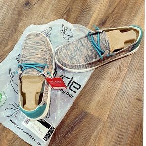 NWT Women’s Hey Dude’s size 10